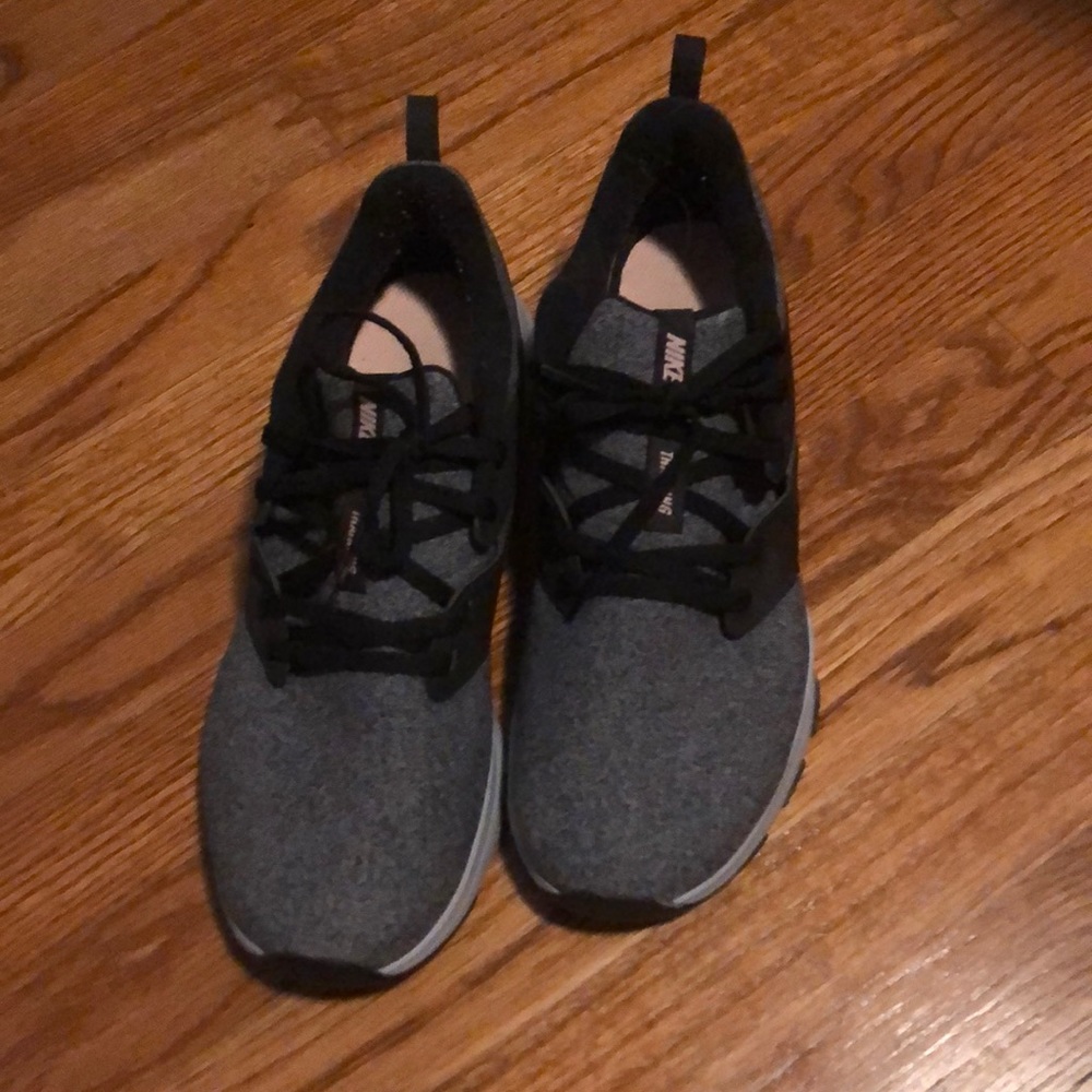 Nike air Bella shoes - Picture 2 of 5